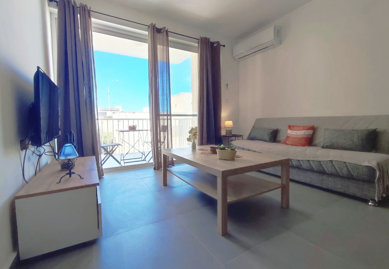 Apartment in L-Għarb - Bright & spacious 2 bedroom flat, terrace GZ-YPIZ1-1