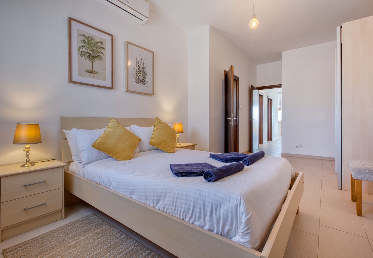 Apartment in Ghaxaq  - Bright & airy 3 bedroom flat with balcony LAGI1-1
