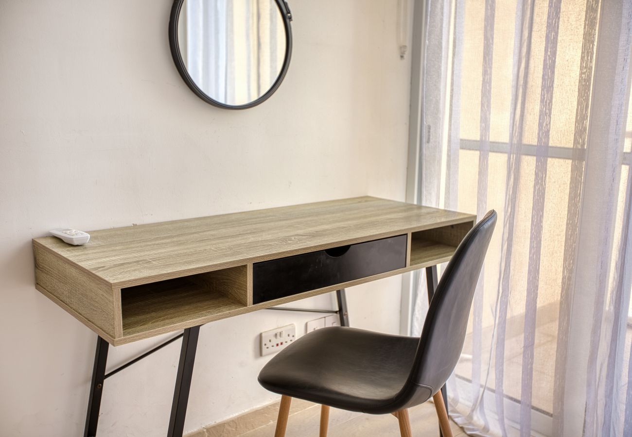 Apartment in Ghaxaq  - Bright & airy 3 bedroom flat with balcony LAGI1-1
