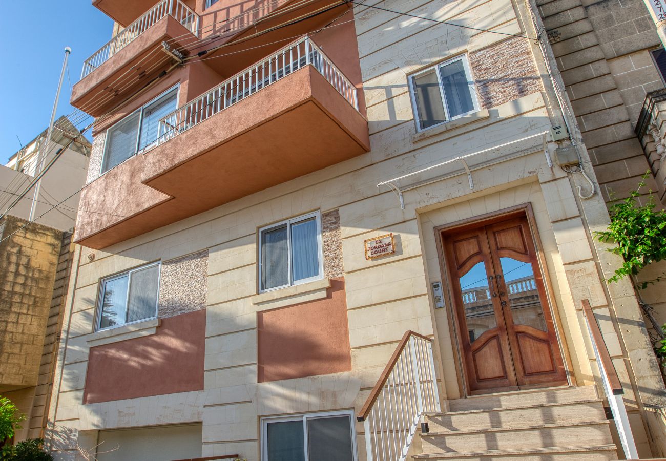 Apartment in Ghaxaq  - Bright & airy 3 bedroom flat with balcony LAGI1-1