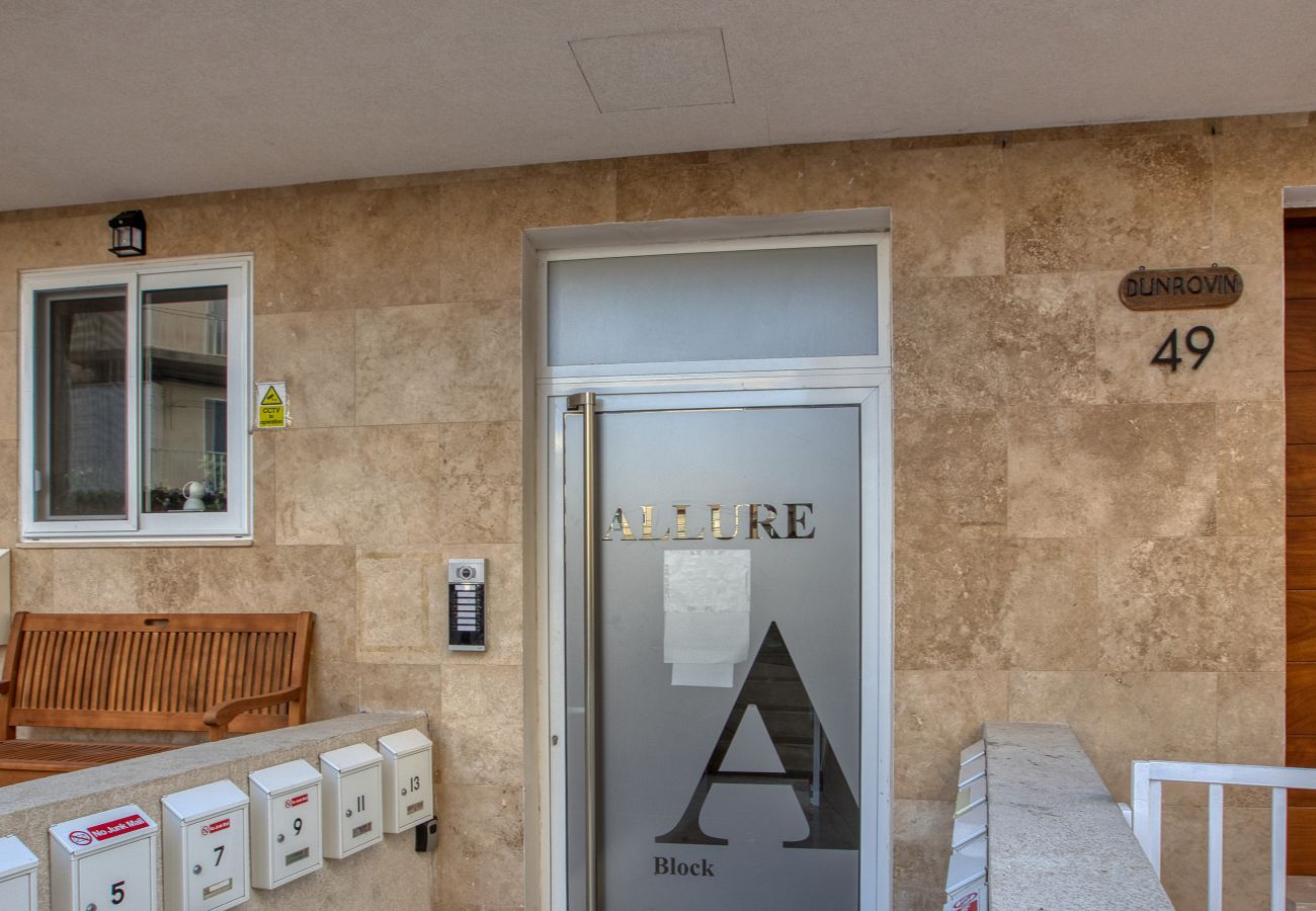 Apartment in St. Paul’s Bay - Large & stylish apartment with 2 balconies JVEL1-2