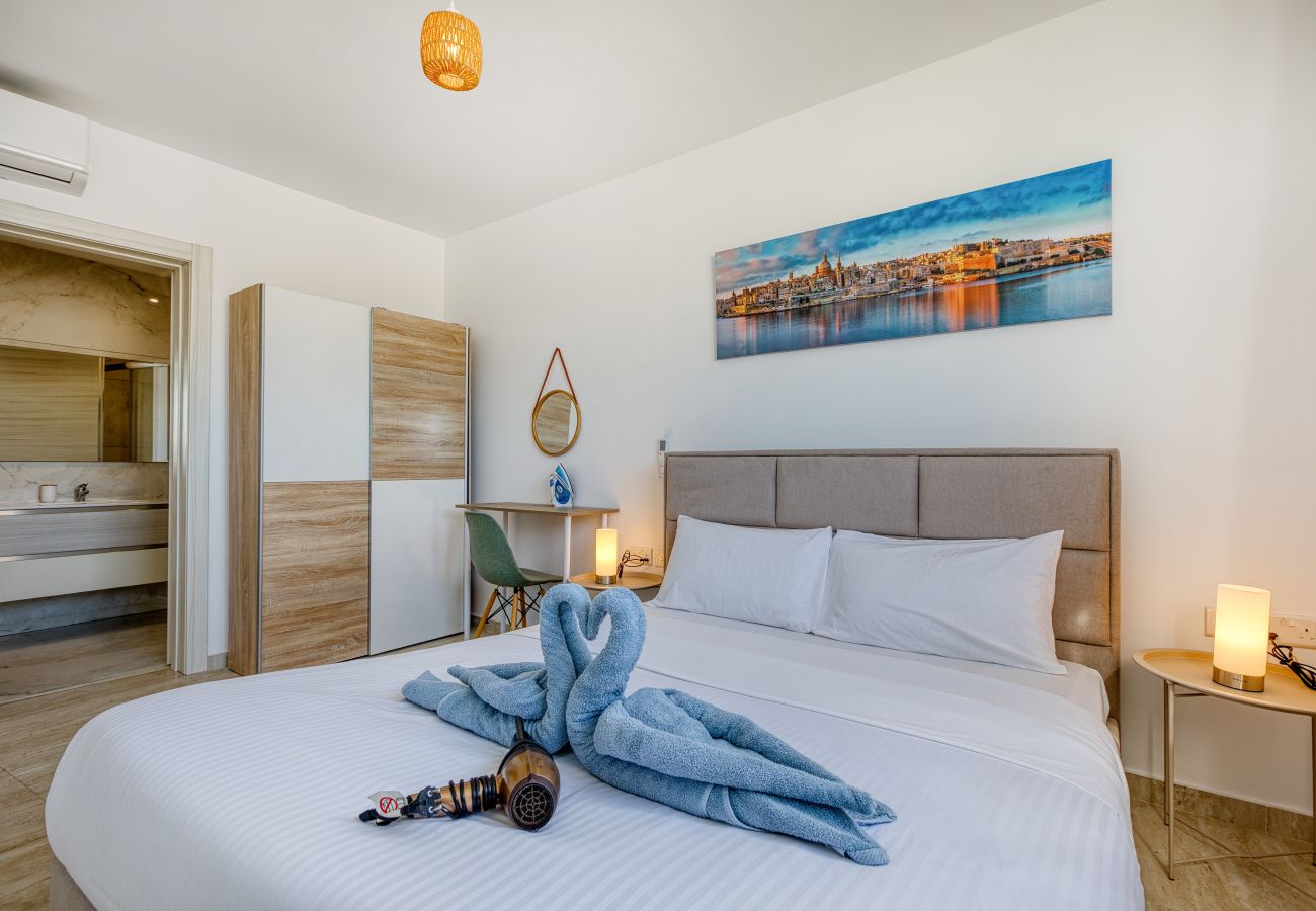 Apartment in St. Paul’s Bay - Luxury penthouse with private pool, sea views LFER1-1
