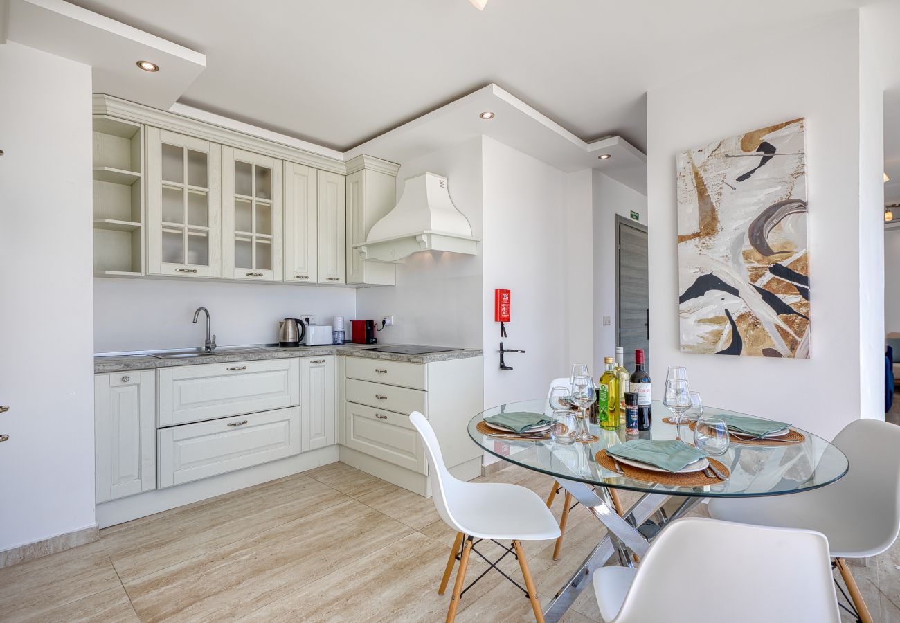 Apartment in St. Paul’s Bay - Luxury penthouse with private pool, sea views LFER1-1