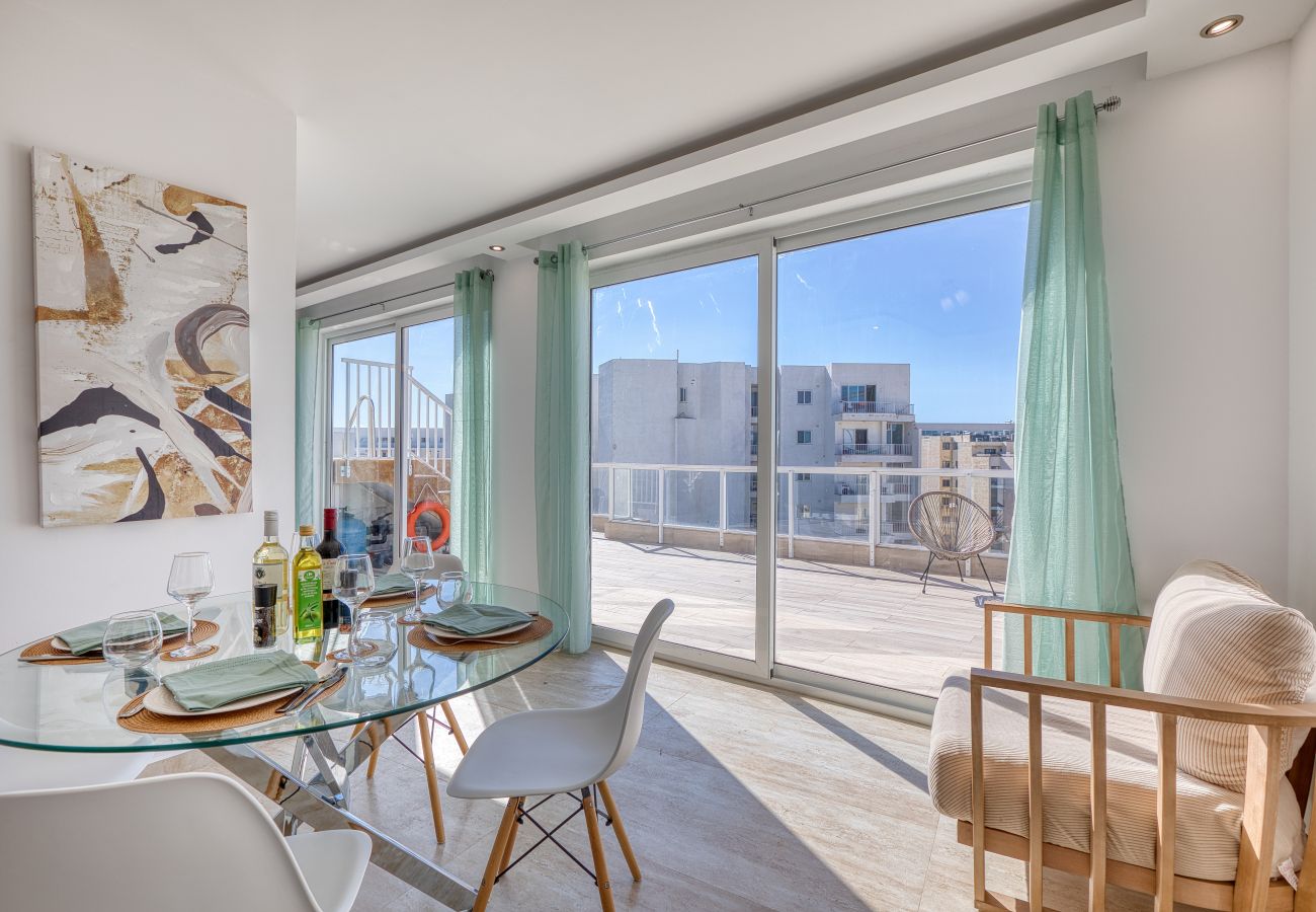 Apartment in St. Paul’s Bay - Luxury penthouse with private pool, sea views LFER1-1
