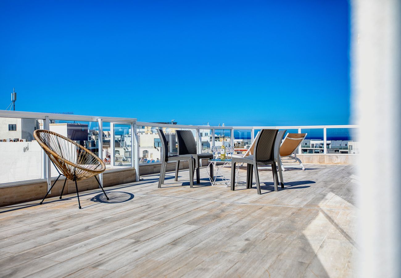 Apartment in St. Paul’s Bay - Luxury penthouse with private pool, sea views LFER1-1