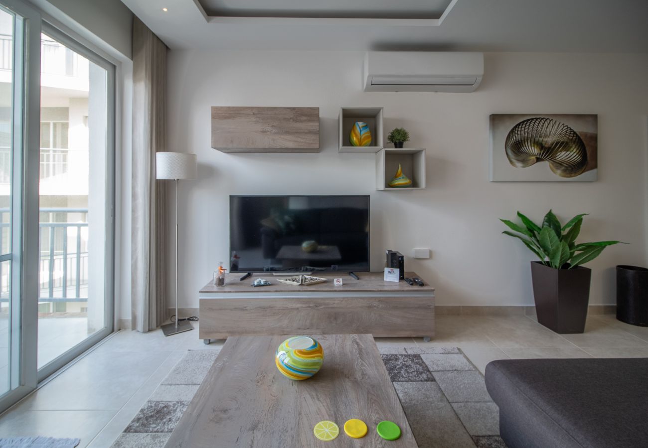 Apartment in Marsalforn - Bright 3 bedroom with terrace and pool GZ-MAVE1-1