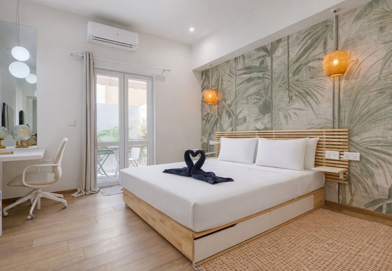 Apartment in Sliema - Designer furnished apartment with yard AROC1-1