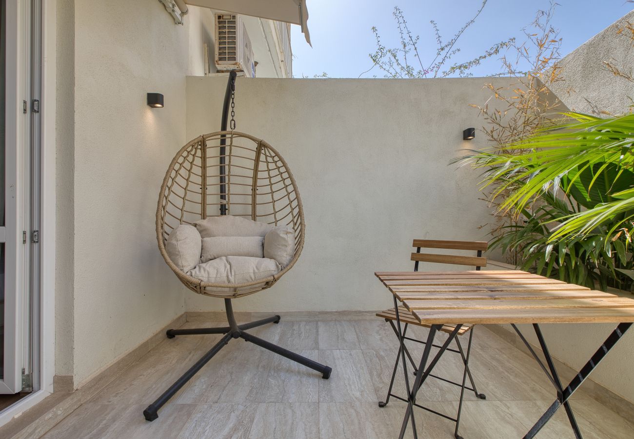 Apartment in Sliema - Designer furnished apartment with yard AROC1-1