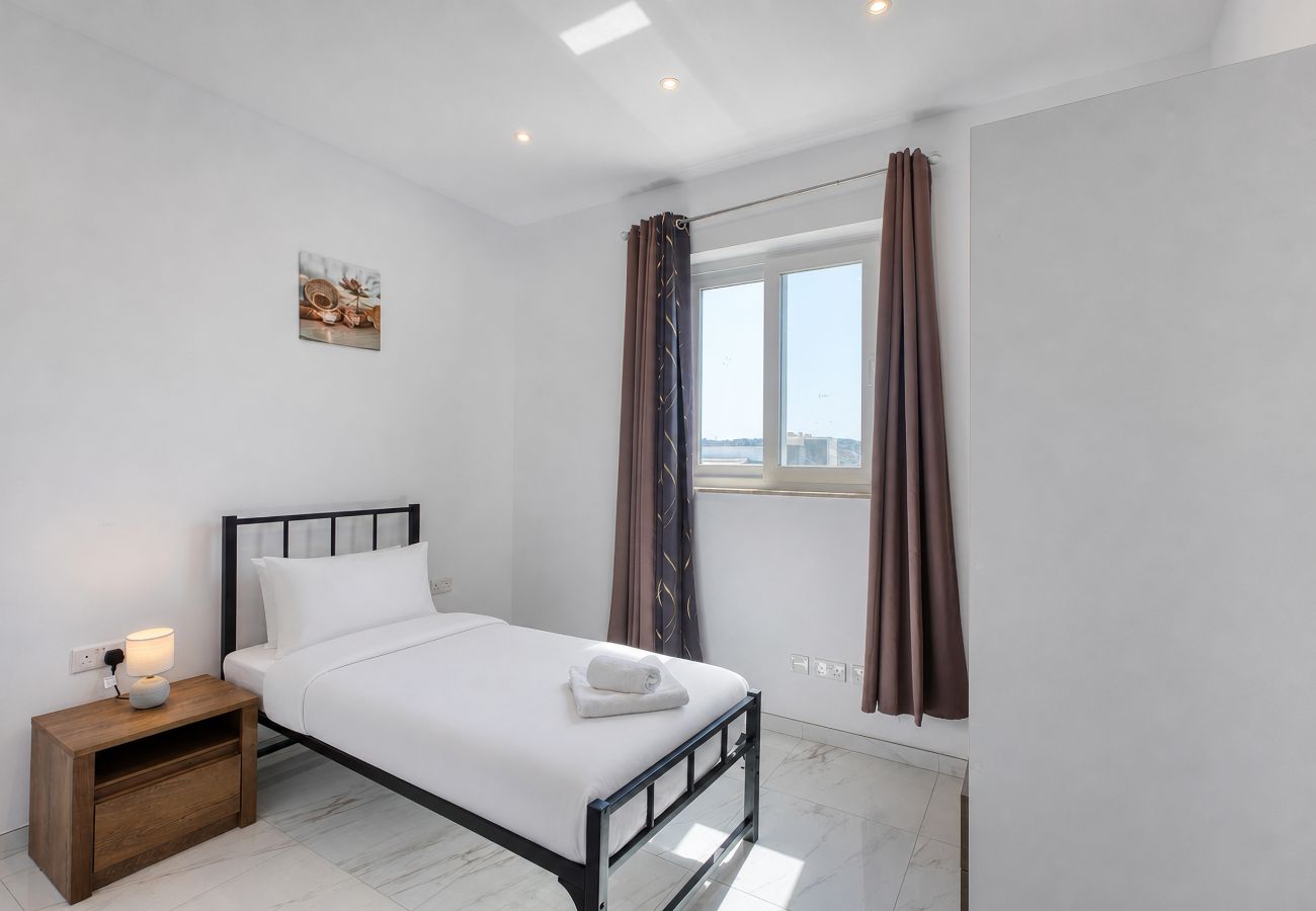 Apartment in Marsaxlokk - Spacious & bright 3 bedroom with balcony KDEB1-1