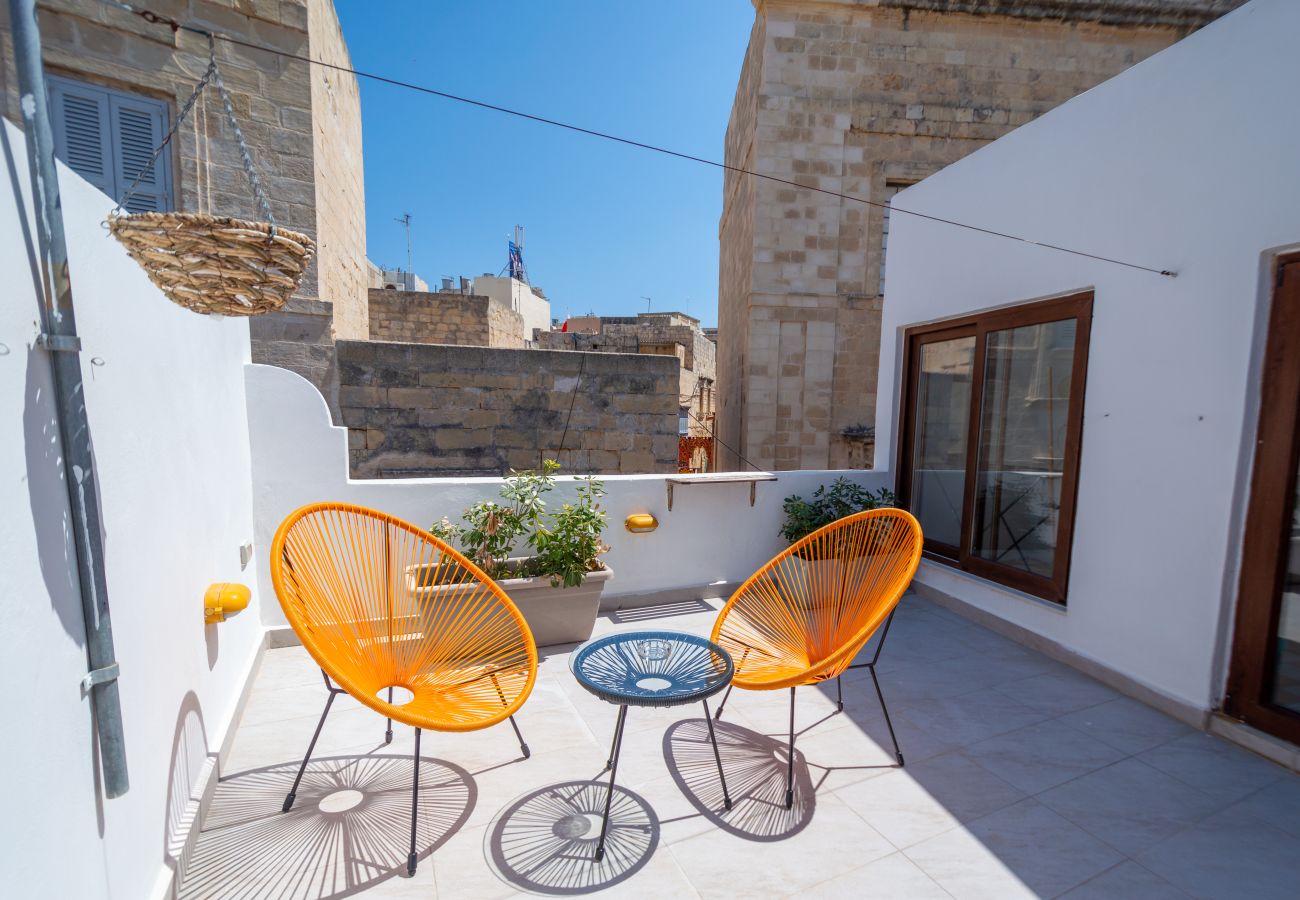 House in Birgu - Stylish traditional house with sun terrace TELL1-1