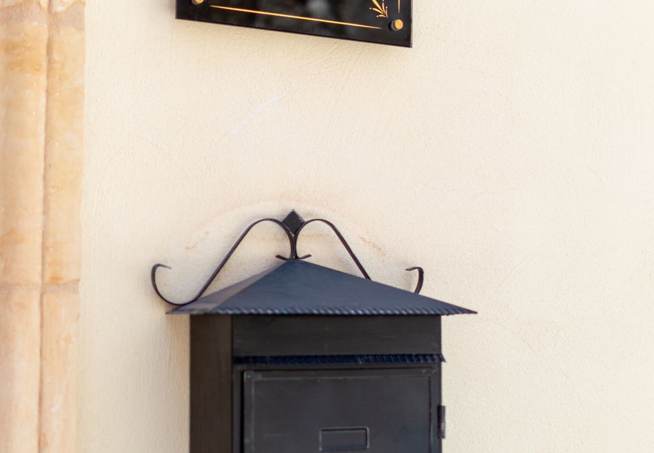 House in Birgu - Stylish traditional house with sun terrace TELL1-1