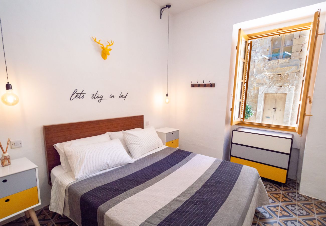 House in Birgu - Stylish traditional house with sun terrace TELL1-1