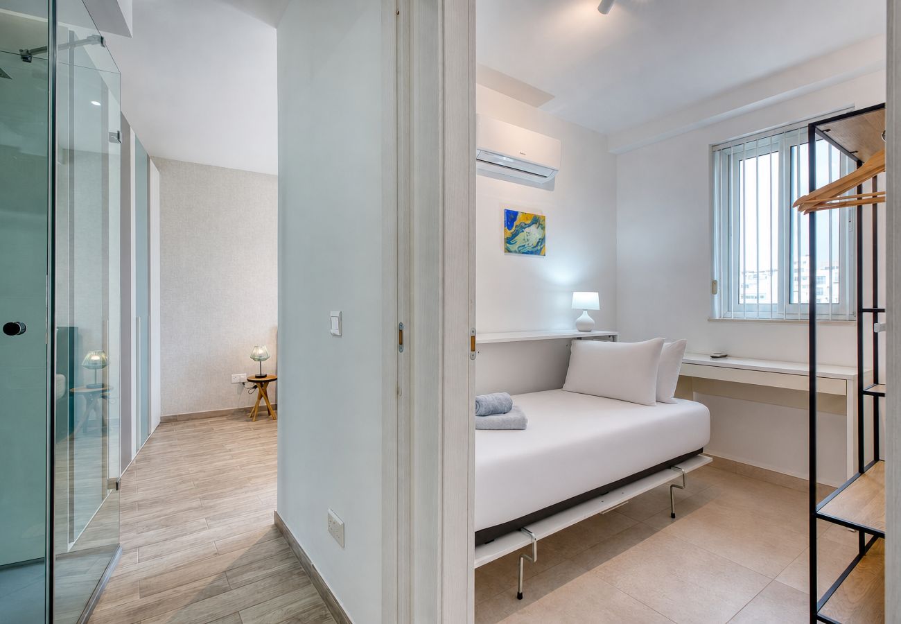 Apartment in Msida - Beautiful penthouse with terrace & jacuzzi WVID1-2