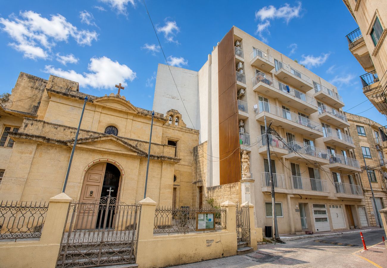 Apartment in Msida - Beautiful penthouse with terrace & jacuzzi WVID1-2